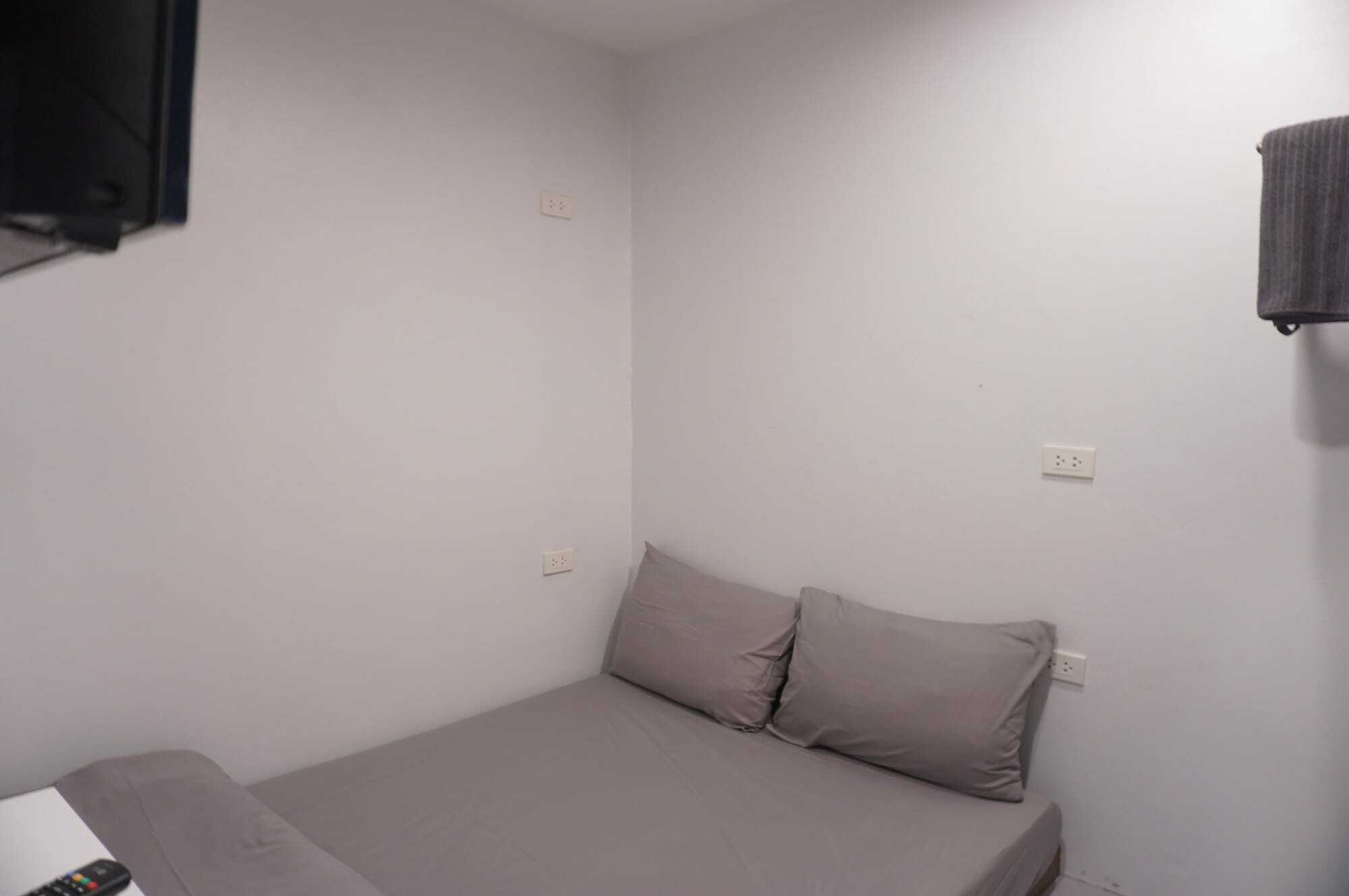 Minimal House Patong (Adults Only) Vandrehjem Eksteriør billede