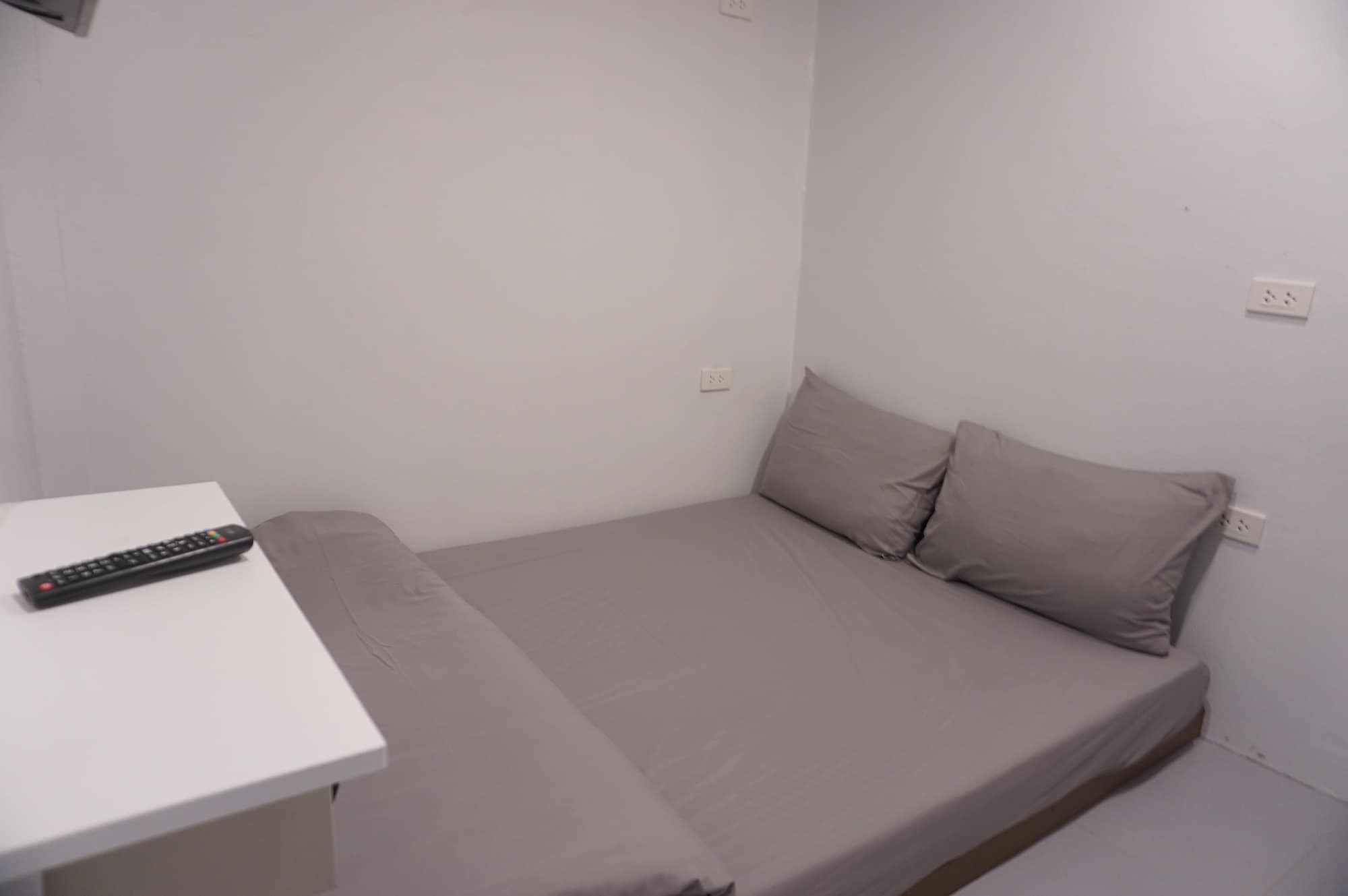 Minimal House Patong (Adults Only) Vandrehjem Eksteriør billede