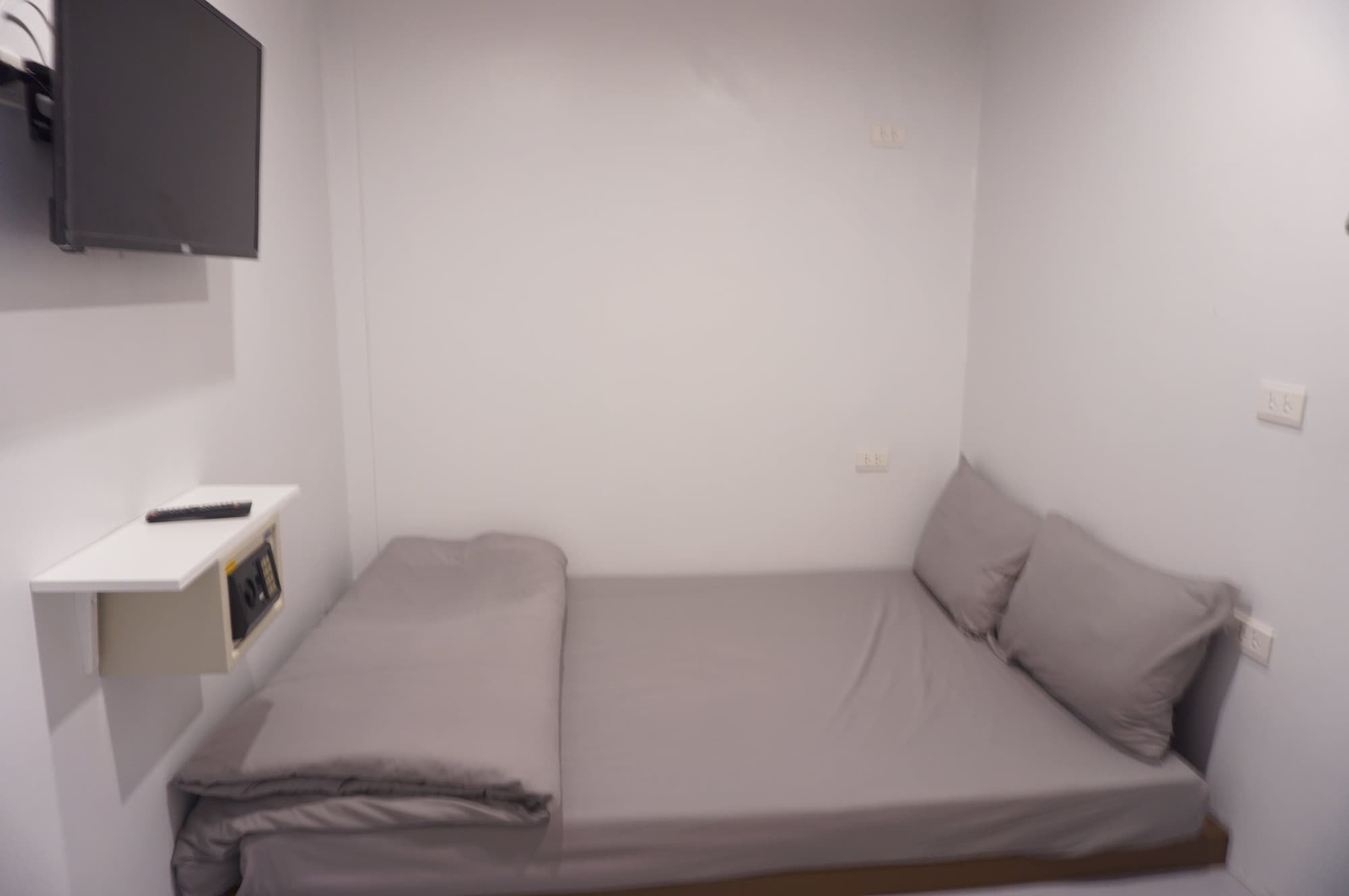 Minimal House Patong (Adults Only) Vandrehjem Eksteriør billede